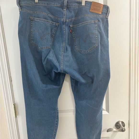 Levi's Women's Light Blue Wedgie Skinny Jeans - Picture 14 of 14